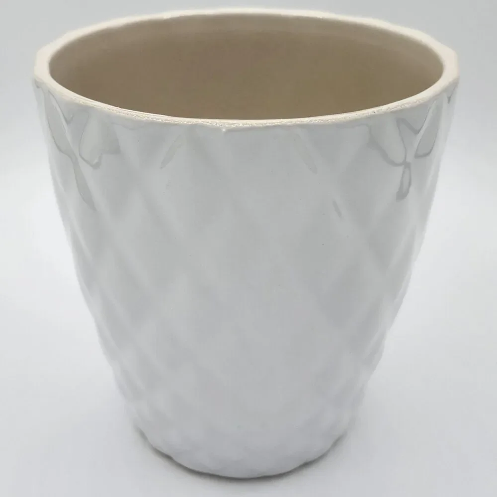 White Quilted Diamond Pattern Pot